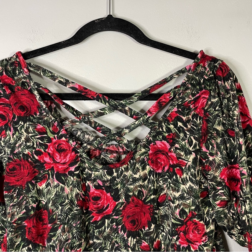 Belle Du Jour Floral Stretchy Criss Cross Strappy Back Casual Blouse Size Small - Picture 6 of 6